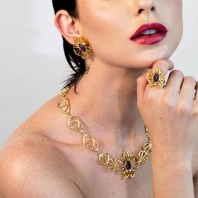 Imagem do produto Brinco Flora Rubi Oval Vazado Liso Folheado a Ouro 18K
