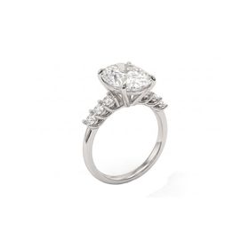 Imagem do produto Anel Moissanite Solitário Oval Aro Cravejado e 3 Pontos de Luz dos Lados em Prata 925
