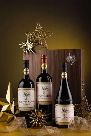 Kit 3 Gfas - Vinho  Montes Alpha  Diversos (na caixa de madeira)