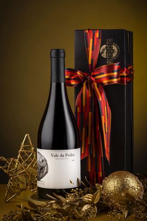 Kit Vinho  GUASPARI VALE DA PEDRA - TINTO  (na caixa Kraft)