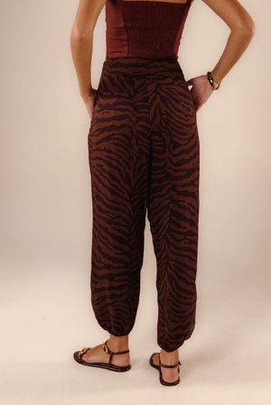 Calça cropped Lou estampa rastro