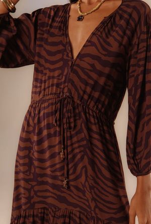 Vestido cropped Mabi estampa rastro