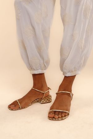 Calça cropped Luisa  bordado aura