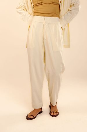 Calça cropped Tom amarelo luz