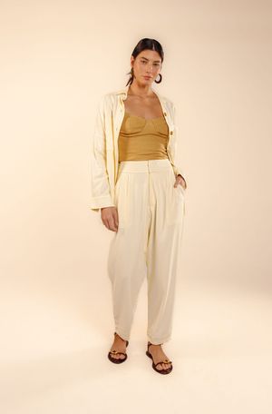 Calça cropped Tom amarelo luz