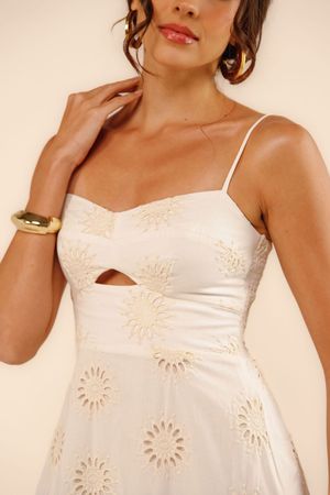 Vestido Bia bordado magnólia