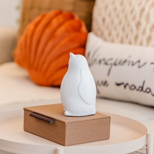 Foto do produto Escultura Pingu em Cimento