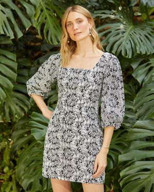 Vestido Curto de Laise Bordado