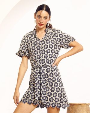 Vestido Curto de Laise com Botões