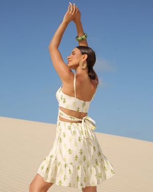 Vestido Curto de Algodão Bordado Corpo Vazado