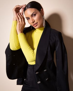 Conjunto Calça e Blazer com Botões de Strass