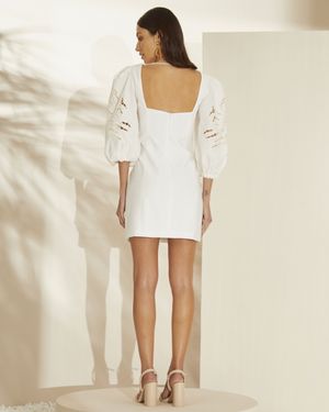Vestido Curto Bordado Richelieu Mangas Bufantes