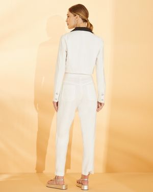 Calça Justa com Bolsos