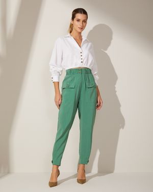 Calça com Cós Elástico e Bolsos na Frente