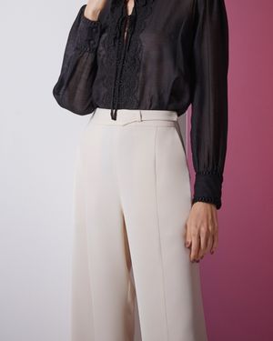 Calça Reta Detalhe no Cós