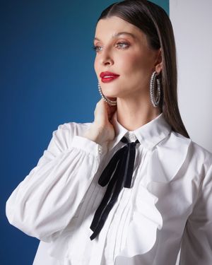 Camisa de Tricoline com Babados e Tomas