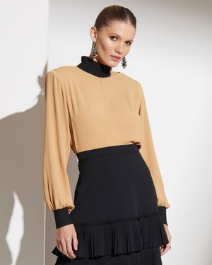 Blusa Gola Alta com Punhos