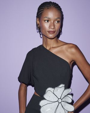 Vestido Midi Um Ombro Só Detalhe Flor
