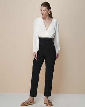 Calça Reta com Nervura Frontal