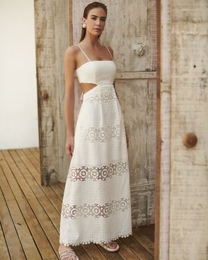 Vestido com Vazado e Amarração Costas
