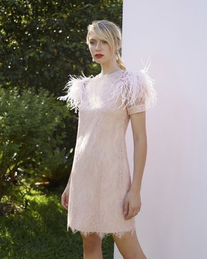 Vestido de Festa Curto de Renda Bordado