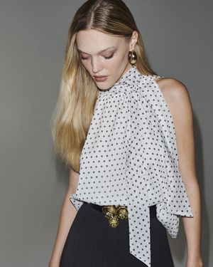 Blusa Poá Cava Raglan com Gola Foulard