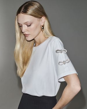 T-Shirt Mangas com Laço de Cristais