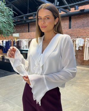 Blusa Manga Longa Decote Babado com Amarração