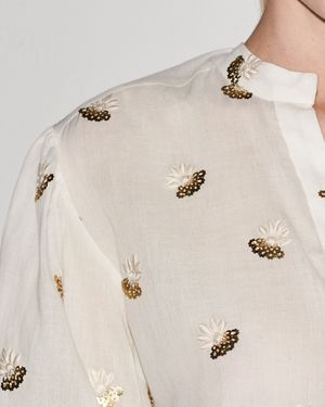 Blusa Bordada com Decote Aberto