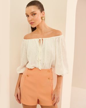 SHORT COM BOTAO DE ENFEITE