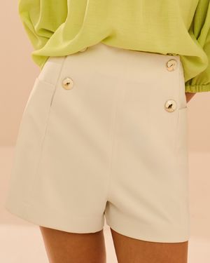 SHORT COM BOTAO DE ENFEITE