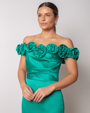 VESTIDO OMBRO A OMBRO FLORES NO DECOTE