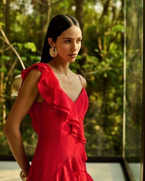 Vestido Maxi Assimetrico Babados