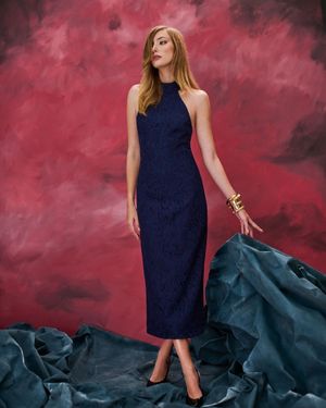 Vestido Midi Fenda e Decote Costas