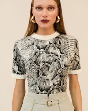 Blusa Manga Curta Jacquard Animal Print