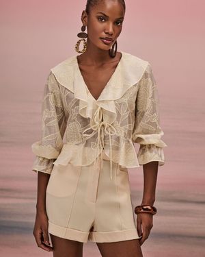 Blusa com babados e Amarração