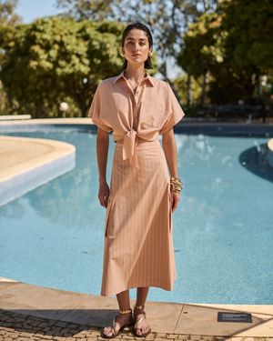 Conjunto Camisa Manga Curta Cropped e Saia 