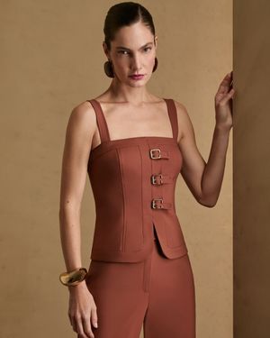 Conjunto com Fivelas e Calça Reta 