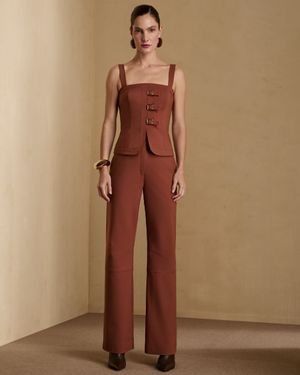 Conjunto com Fivelas e Calça Reta 