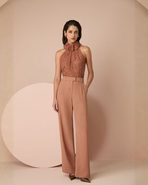 Blusa Renda com Gola e Cava Reta 