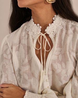 Camisa Manga Longa Gola Aplicação Flores 