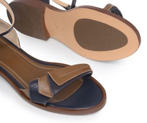 Sandália Baixa Miyake | Marinho + Fendi | salto baixo 2cm