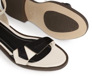 Sandália Baixa Miyake | Off White + Preto | salto baixo 2cm