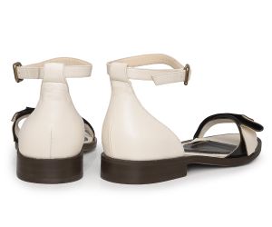 Sandália Baixa Miyake | Off White + Preto | salto baixo 2cm