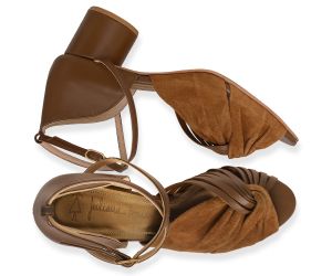 Sandália Alta Encontro - Fendi  | salto cilíndro 5cm