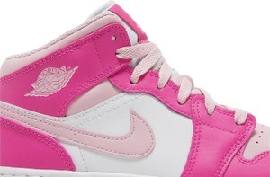 Foto do produto Tênis Nike Air Jordan 1 Mid Fierce Pink