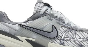 Foto do produto Tênis Nike V2K Run Pure Platinum Wolf Grey