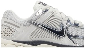 Foto do produto Tênis Nike Air Zoom Vomero 5 Photon Dust Metallic Silver