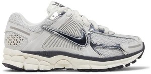 Foto do produto Tênis Nike Air Zoom Vomero 5 Photon Dust Metallic Silver