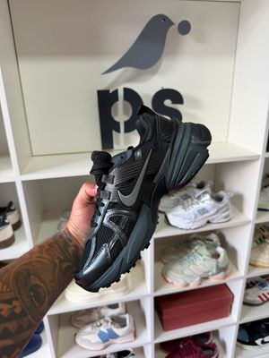 Foto do produto Tênis Nike V2K Run Black Anthracite (PRONTA ENTREGA)